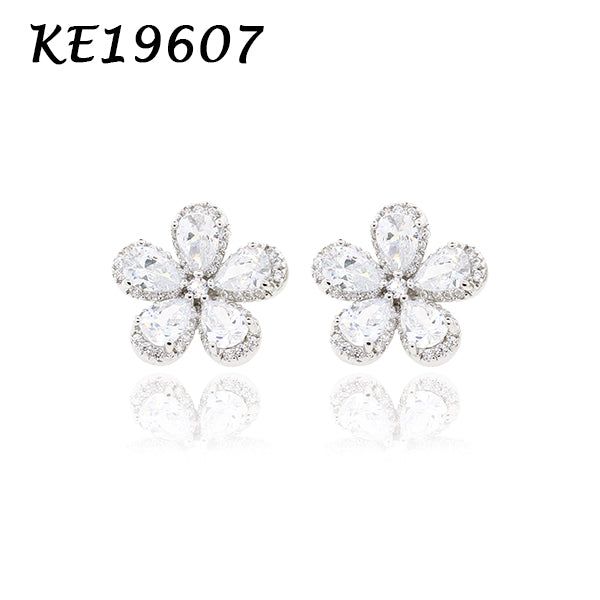 Halo Flower Stud - KE19607