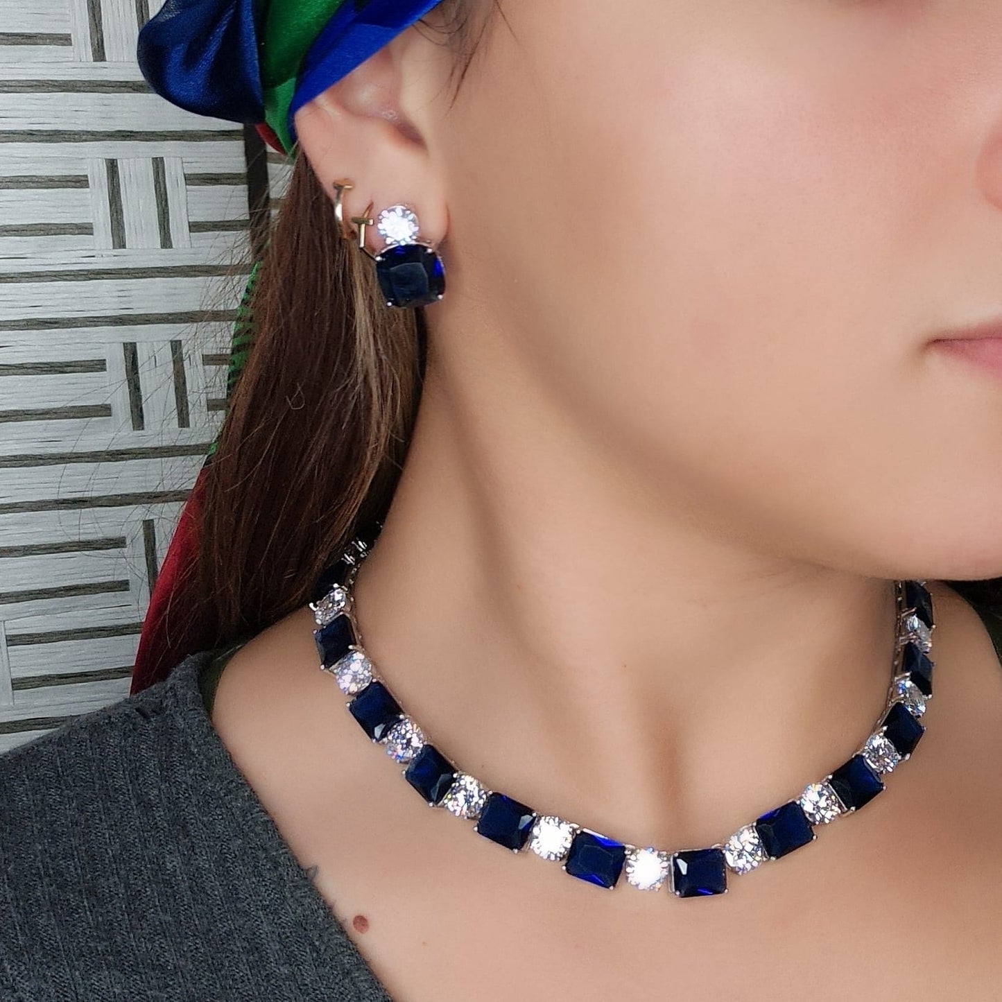 Emerald cut + Round Stone 16" - KN22331