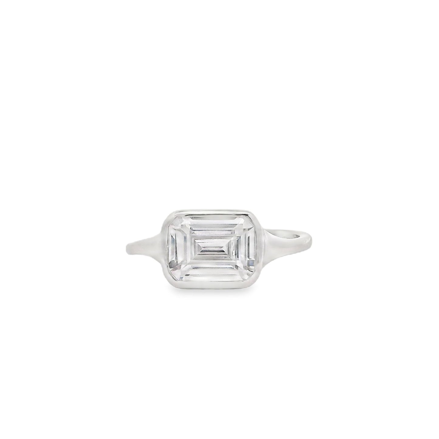 Bezel Emerald Cut Ring - KR661013