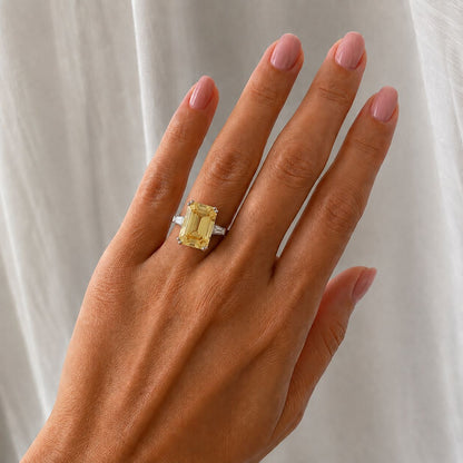 Large Emerald-Cut Ring - KR661001