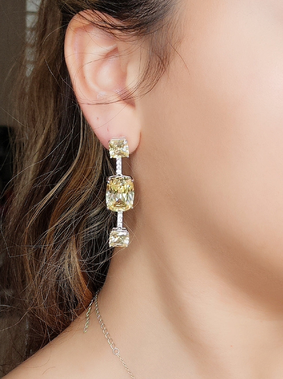 Elegant 3 stone Earring - KE192015