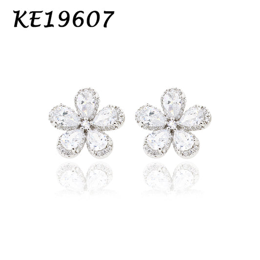 Halo Flower Stud - KE19607